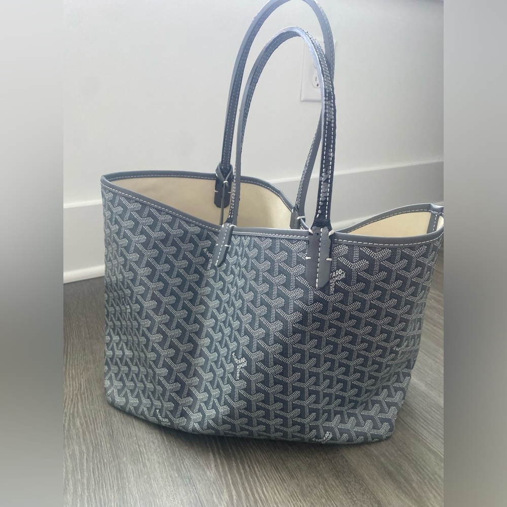 Grey tote ( see pictures and description)